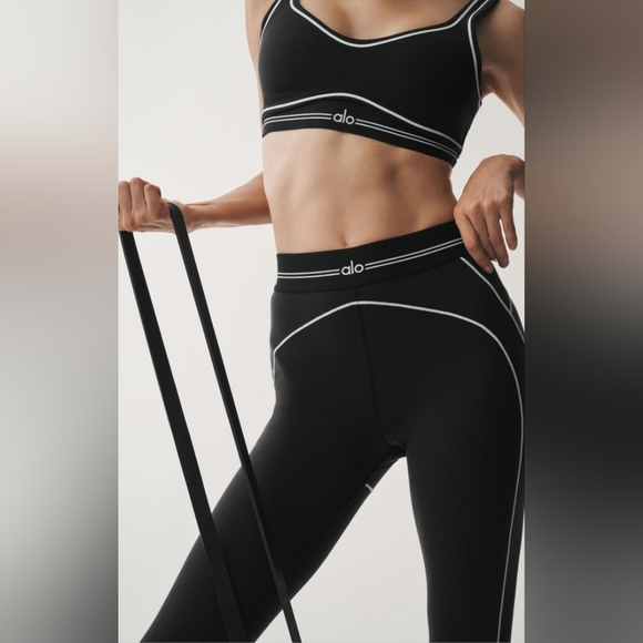 ALO Yoga Pants - ALO Airbrush High Waist Black Leggings With Sports Bra Medium
